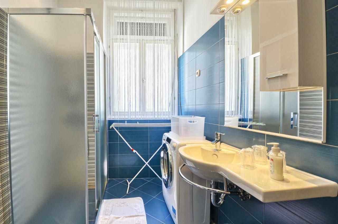 Lavender - City Room With Free Parking Pula Exterior foto